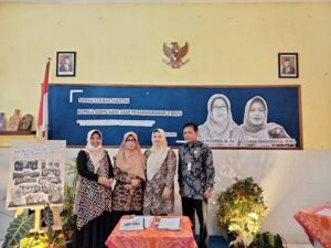 Serah Terima Kepala SMPN Satu Atap Pesanggrahan 2 Batu