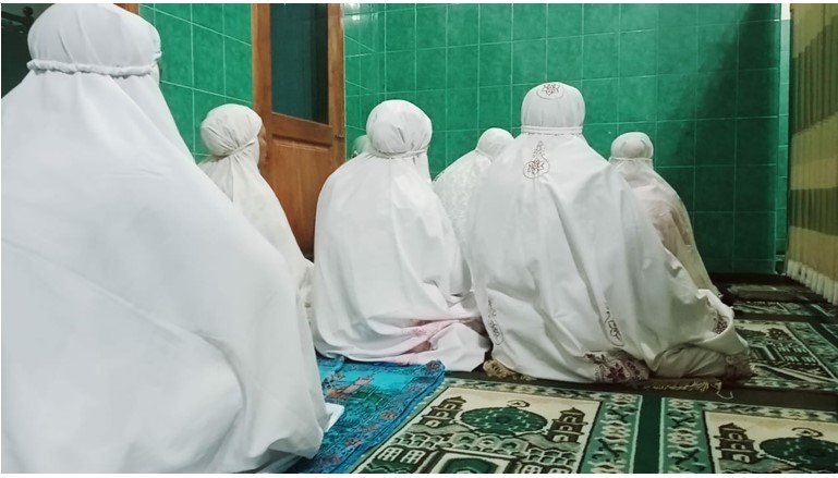 Suasana Sholat Tarawih di Dusun Tuyomerto